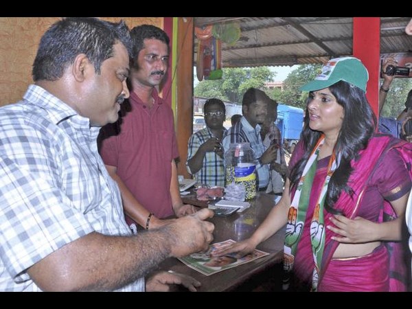 తెలుగోడి ప్రచారం, హీరోయిన్ల ఎక్స్ట్రా(పిక్చర్స్) తెలుగోడి ప్రచారం, హీరోయిన్ల ఎక్స్ట్రా(పిక్చర్స్)