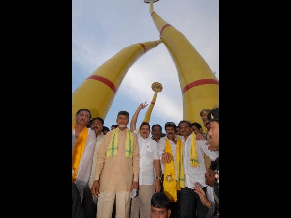 ఫొటోలు: వియ్యంకులు టిడిపిని గట్టెక్కిస్తారా?