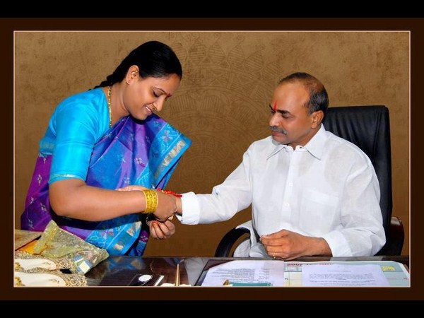 తెలంగాణ: వైయస్ జగన్ పార్టీకి ఎదురీతే (పిక్చర్స్)