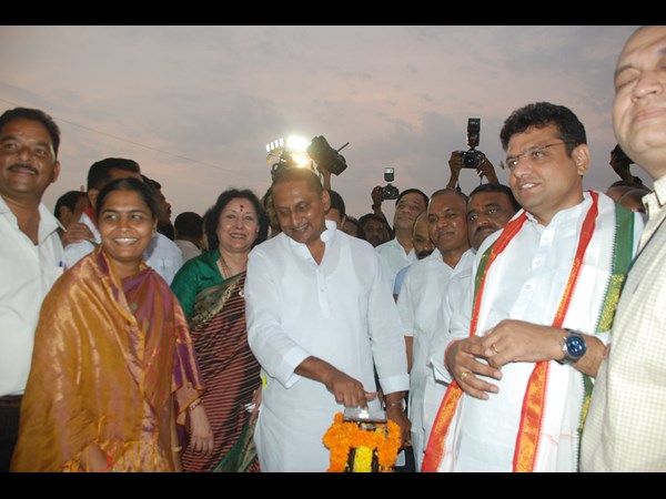 పిక్చర్స్: కెసిఅర్‌తో ఢీకి కిరణ్ రెడ్డి రెడీ