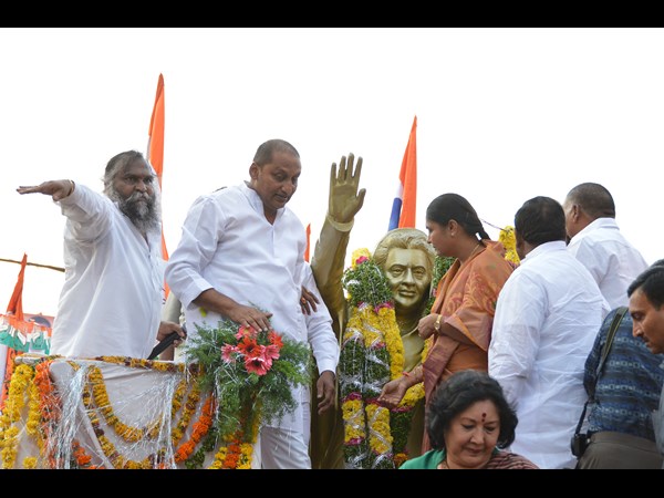 పిక్చర్స్: కెసిఅర్‌తో ఢీకి కిరణ్ రెడ్డి రెడీ