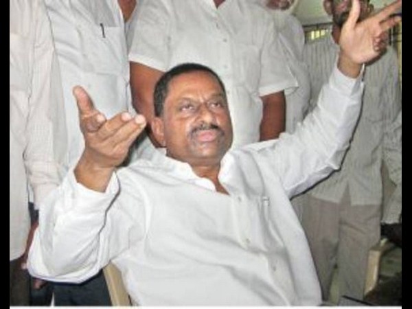  బంగారు తల్లి: కిరణ్ రెడ్డికి మంత్రుల సెగ (పిక్చర్స్)