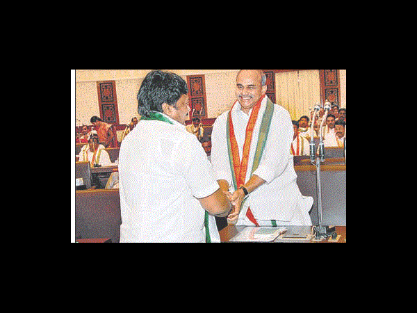 మంచి మార్కులు కొట్టేస్తున్న 'హీరో' (పిక్చర్స్)