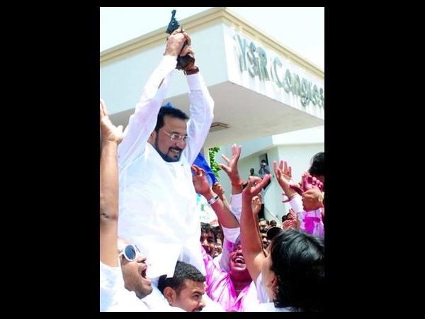 జగన్, కెసిఆర్‌కు తారుమారు: బాబు, కిరణ్‌లకు కిక్