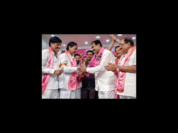 జగన్, కెసిఆర్‌కు తారుమారు: బాబు, కిరణ్‌లకు కిక్