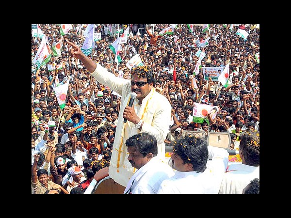 చిరు గ్లామర్‌కు 'ప్రచార' పరీక్ష(పిక్చర్స్)