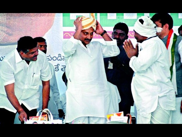  చిరు, జగన్, ఎన్టీఆర్...: కాంగ్‌లో ఆరు ముక్కలాట