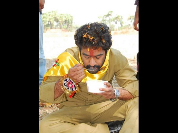 వైయస్‌కు నీళ్లు... ఎన్టీఆరే హీరో(పిక్చర్స్)