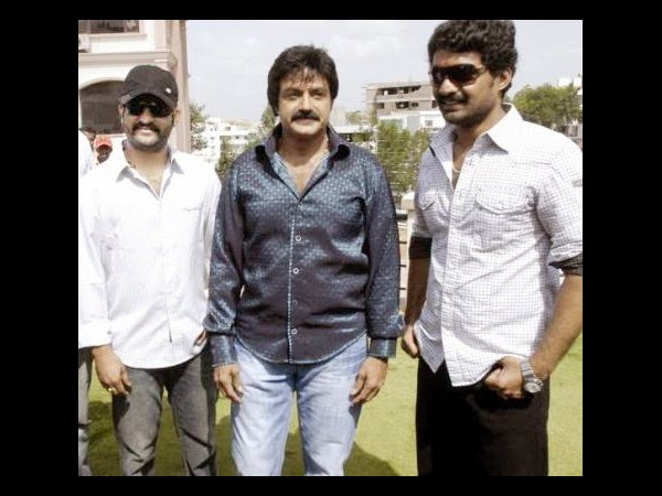 వైయస్‌కు నీళ్లు... ఎన్టీఆరే హీరో(పిక్చర్స్)