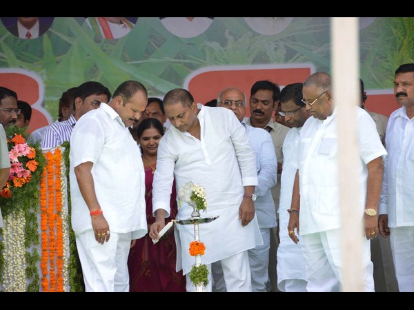 ఫొటోలు: కరెంట్ సమస్యపై సిఎం కిరణ్ రెడ్డి హామీ