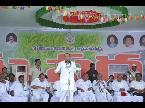 ఫొటోలు: కరెంట్ సమస్యపై సిఎం కిరణ్ రెడ్డి హామీ