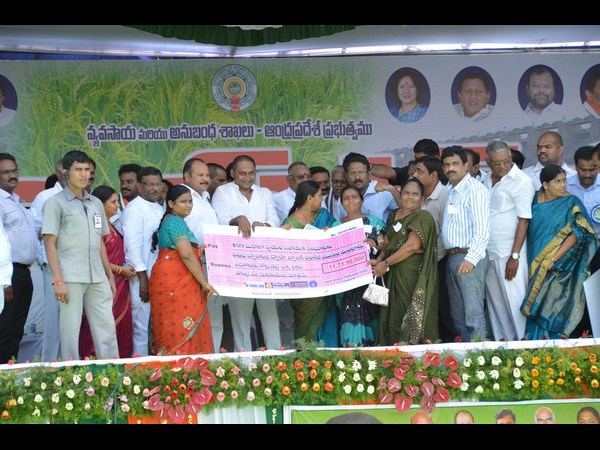 ఫొటోలు: కరెంట్ సమస్యపై సిఎం కిరణ్ రెడ్డి హామీ