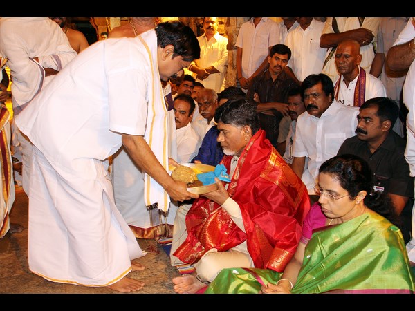 ఫొటోలు: తిరుమలలో కుటుంబ సమేతంగా బాబు