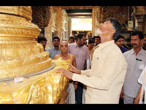 ఫొటోలు: తిరుమలలో కుటుంబ సమేతంగా బాబు