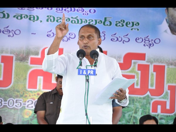 బాబు ఏనాడైనా చెప్పారా: సిఎం (పిక్చర్స్)