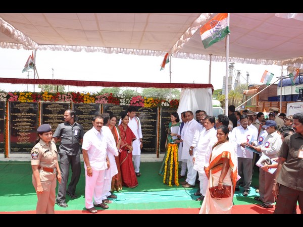 బాబు ఏనాడైనా చెప్పారా: సిఎం (పిక్చర్స్)