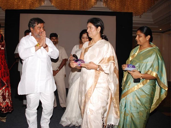 హోంకు డిమాండ్: 'చిరు' ప్రయత్నాలు
