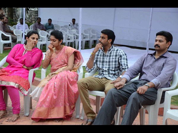 వేర్వేరుగా నివాళి!: జూ.ఎన్టీఆర్ టు తారకతర్న (పిక్చర్స్)