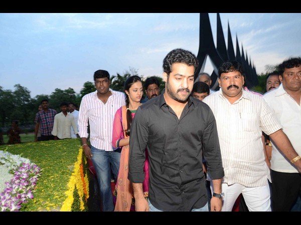 జూ. ఎన్టీఆర్ ఔట్: నారా లోకేష్ యువసేన (పిక్చర్స్)