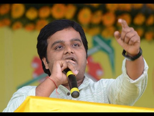 జూ. ఎన్టీఆర్ ఔట్: నారా లోకేష్ యువసేన (పిక్చర్స్)