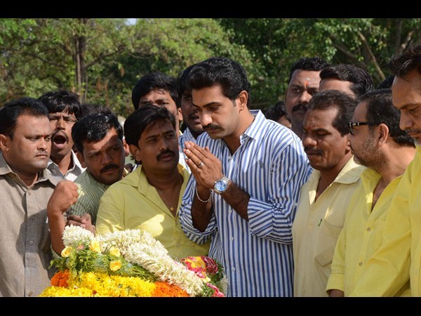 జూ. ఎన్టీఆర్ ఔట్: నారా లోకేష్ యువసేన (పిక్చర్స్)