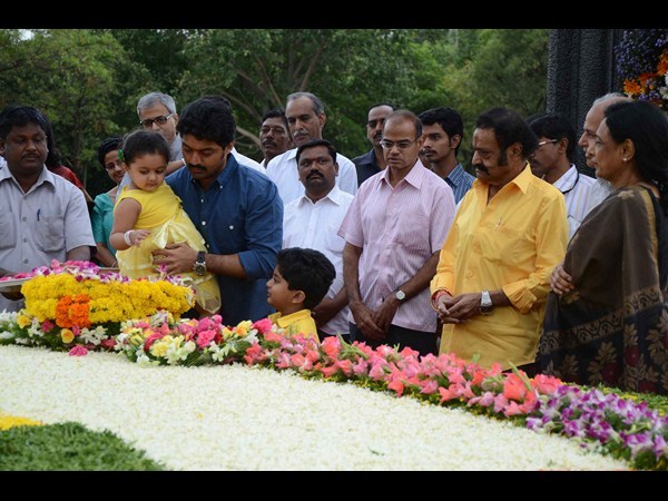 జూ. ఎన్టీఆర్ ఔట్: నారా లోకేష్ యువసేన (పిక్చర్స్)