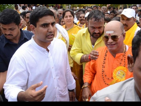 తొడగొట్టి సవాల్: ఎన్టీఆర్ దాగుడుమూతలు(పిక్చర్స్)