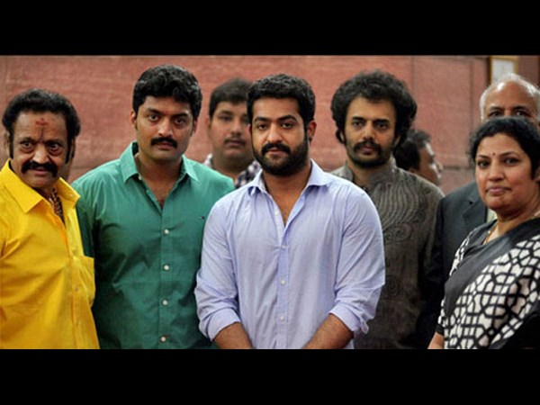 తొడగొట్టి సవాల్: ఎన్టీఆర్ దాగుడుమూతలు(పిక్చర్స్)