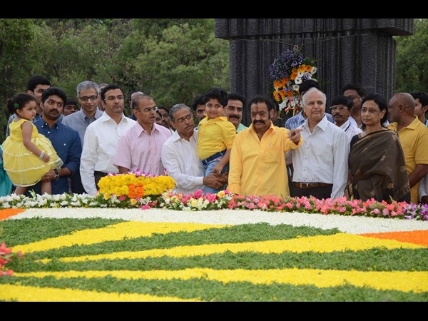 తొడగొట్టి సవాల్: ఎన్టీఆర్ దాగుడుమూతలు(పిక్చర్స్)