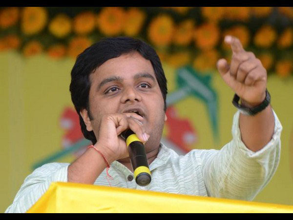 జగన్ ఎఫెక్ట్‌: యువ జోరు, రోజాపై ఇందిర సై! (పిక్చర్స్)