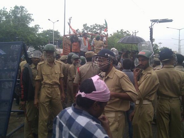  ఫొటోలు: చలో అసెంబ్లీ ఉద్రిక్తం