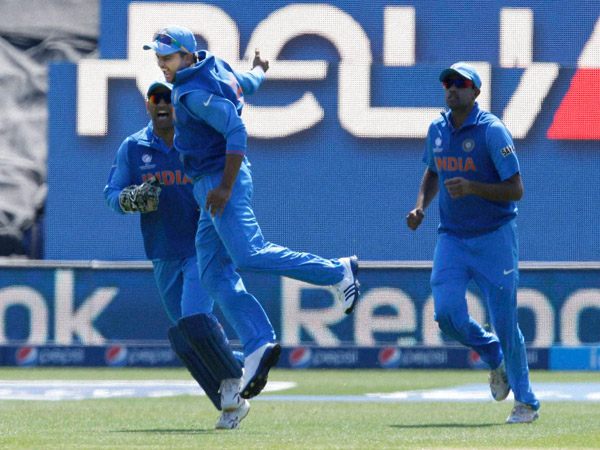 పిక్చర్స్: ఫీల్డింగులో అదరగొడుతున్నారు