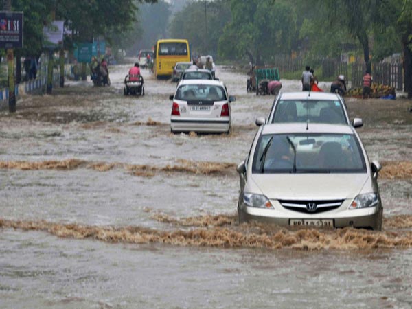 వాహనాలక తంటాలు