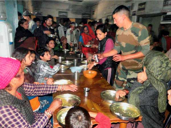 ఫొటోలు: బీభత్సం, వేలాది మంది మిస్