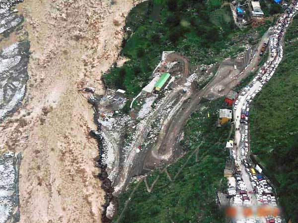 ఫొటోలు: బీభత్సం, వేలాది మంది మిస్