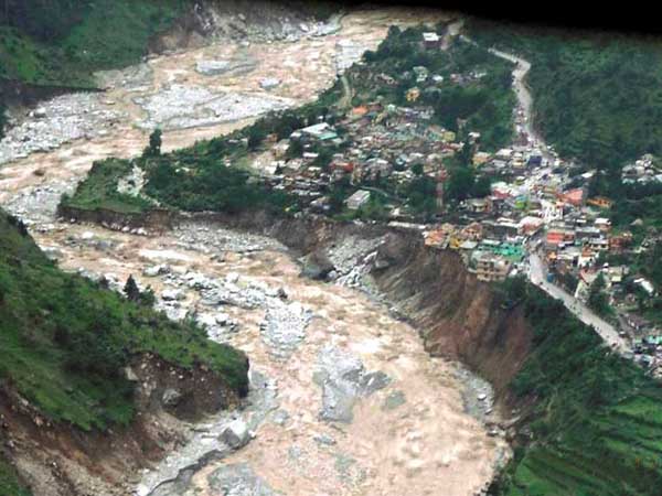 ఫొటోలు: బీభత్సం, వేలాది మంది మిస్