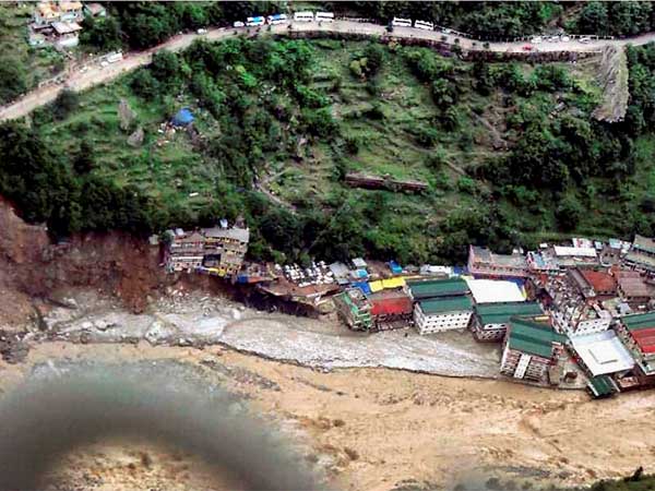 ఫొటోలు: బీభత్సం, వేలాది మంది మిస్