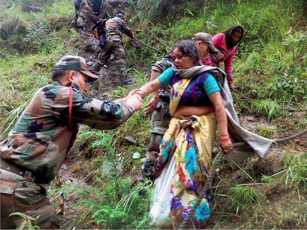 ఫొటోలు: బీభత్సం, వేలాది మంది మిస్