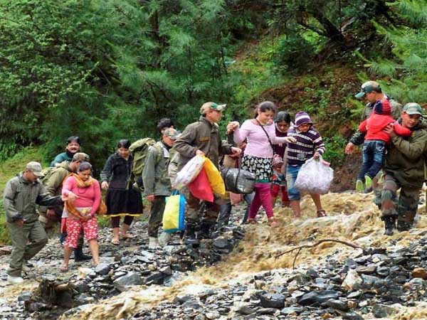 ఫొటోలు: బీభత్సం, వేలాది మంది మిస్