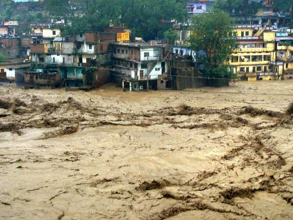 ఫొటోలు: బీభత్సం, వేలాది మంది మిస్