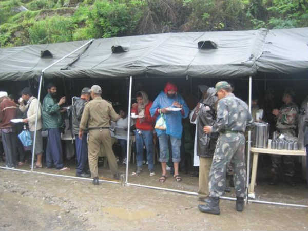  భక్తుల కష్టాలు: వరద బీభత్సం (పిక్చర్స్)