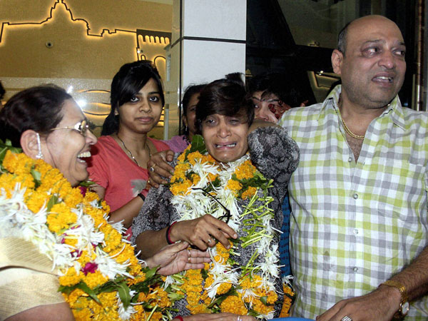 ఫొటోలు: బయటపడడం అద్భుతమే 