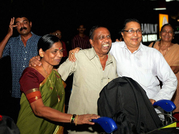 ఫొటోలు: బయటపడడం అద్భుతమే 