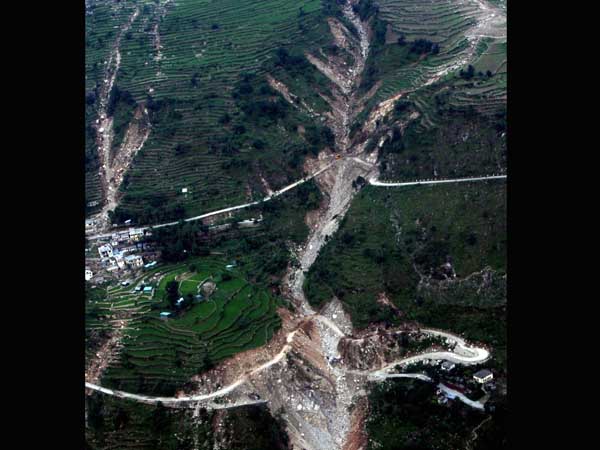 ఫొటోలు: బయటపడడం అద్భుతమే 