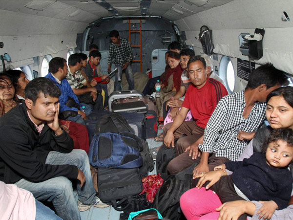 ఫొటోలు: బయటపడడం అద్భుతమే 