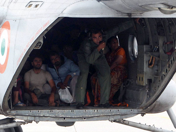 ఫొటోలు: బయటపడడం అద్భుతమే 