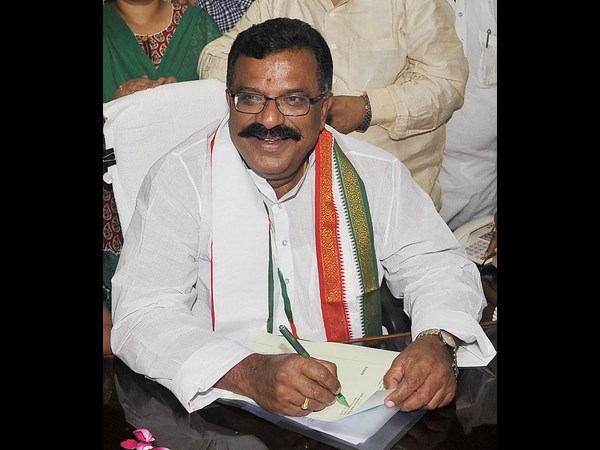  వరదలు: చిరు ఈజ్ గ్రేట్!, బాబు కోపం(పిక్చర్స్)