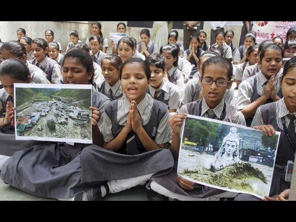 వరదలు: చిరు ఈజ్ గ్రేట్!, బాబు కోపం(పిక్చర్స్)