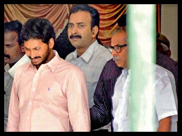  ఫ్యామిలీ 'చిత్రం': జగన్‌గా రాజా, వైయస్‌గా సుమన్