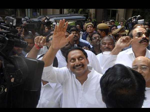 రాయల తెలంగాణ: మైనస్ జగన్, ప్లస్ చిరు